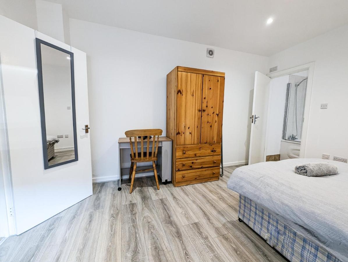 Cozy Central Apartments - With Private Kitchens & Bathrooms พอร์ตสมัธ ภายนอก รูปภาพ