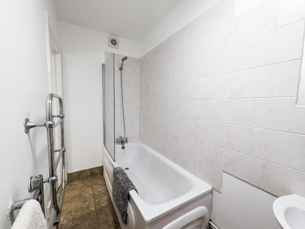 Cozy Central Apartments - With Private Kitchens & Bathrooms พอร์ตสมัธ ภายนอก รูปภาพ